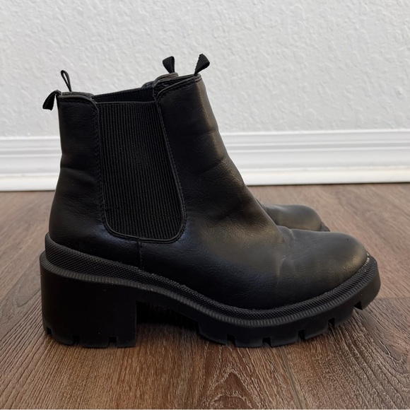 Chunky Black Chelsea Boot - Women's Stylish Ankle Boot - Picture 4 of 5